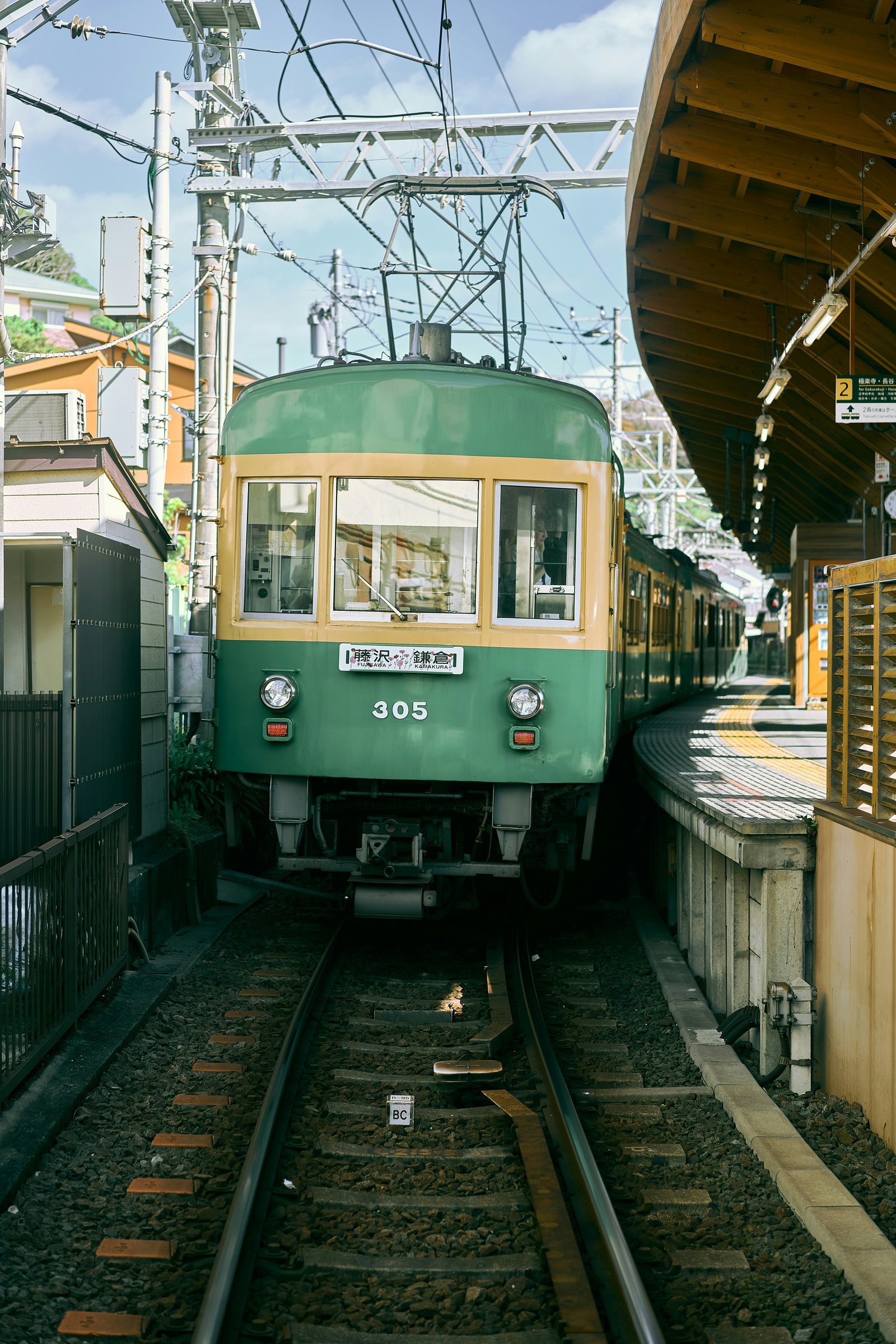 Enoden train arriving at Inamuragasaki station, Kamakura Japan — getting around Kamakura