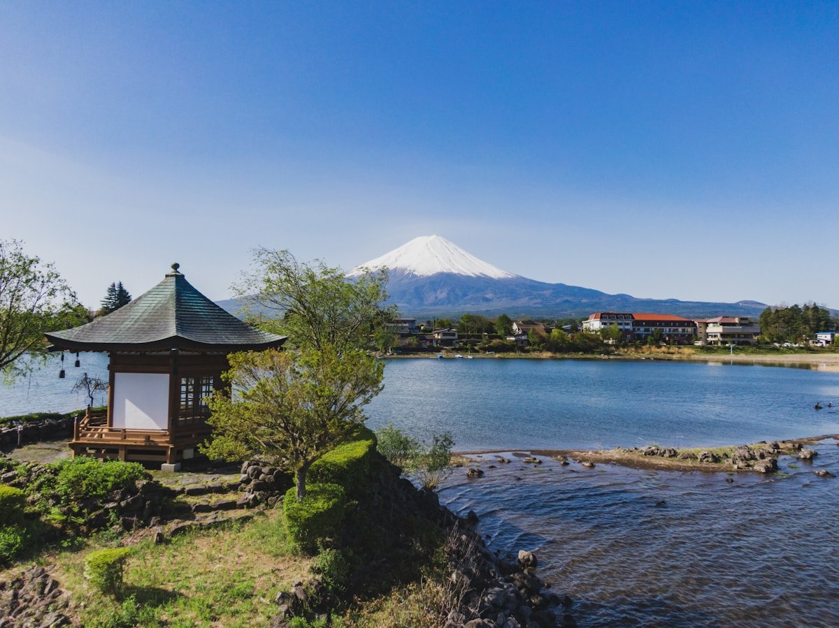 Traditional house and restaurants near Lake Kawaguchiko with Mount Fuji in the background