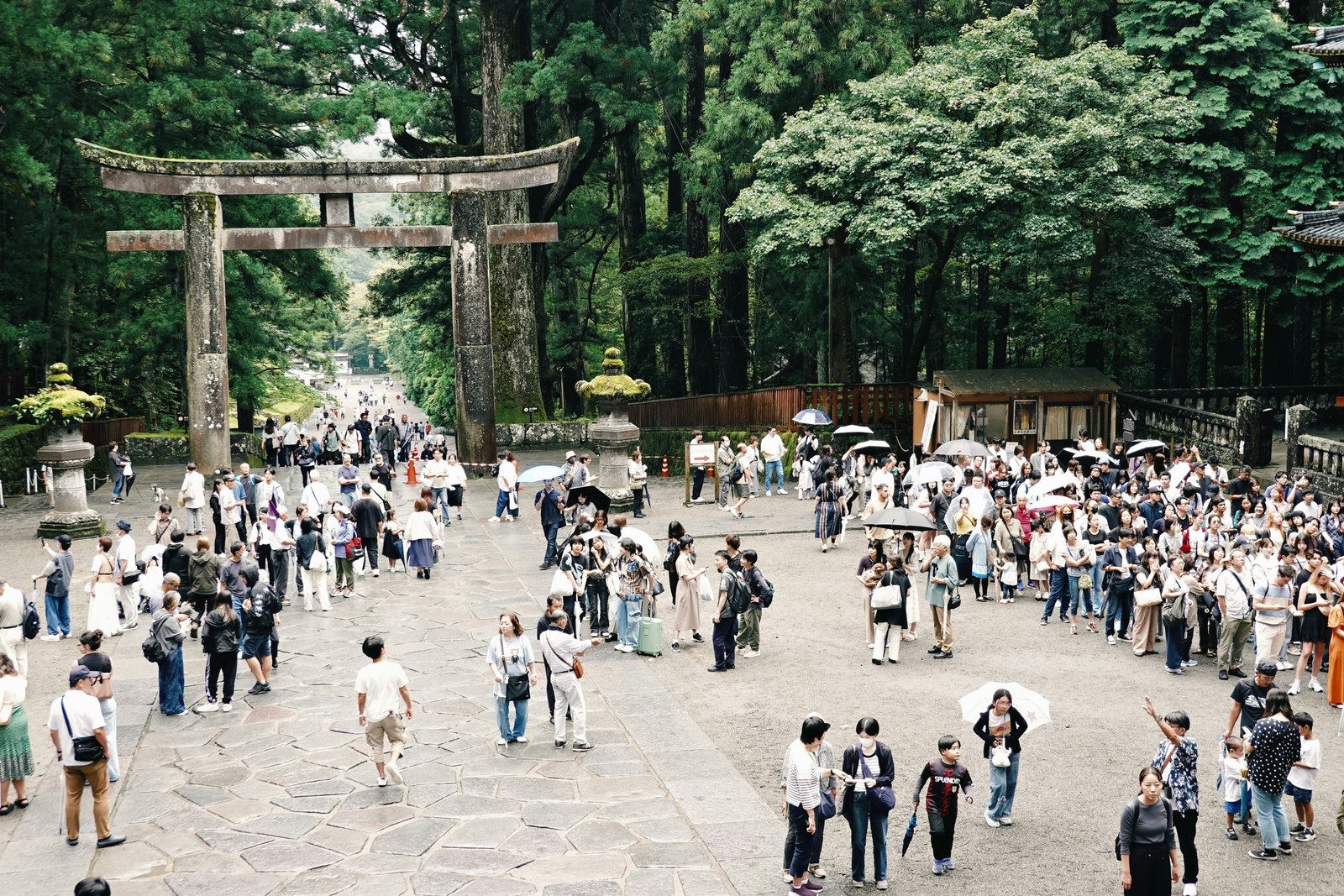 Crowd at torii gate of Nikko Toshogu shrine, Tochigi Japan — getting around Nikko
