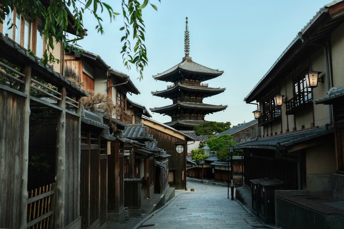 Sannenzaka street and Yasaka Pagoda in Kyoto — one week in Japan itinerary