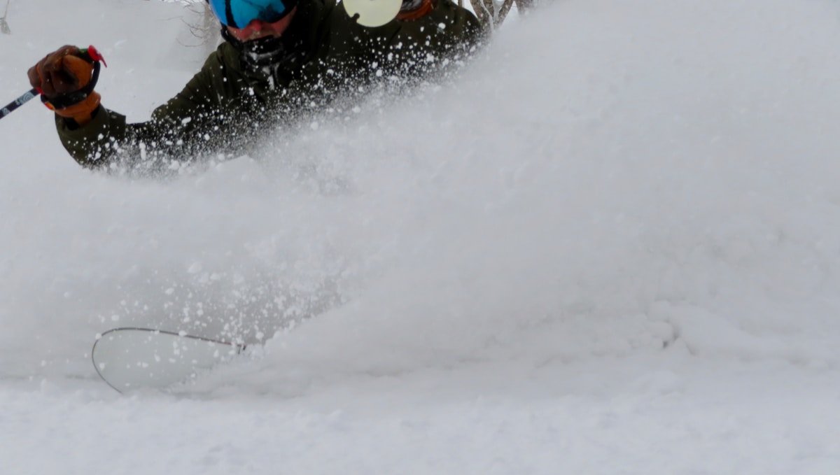 Skier carving fresh powder on a snowy mountain slope — Japan ski itinerary, Niseko