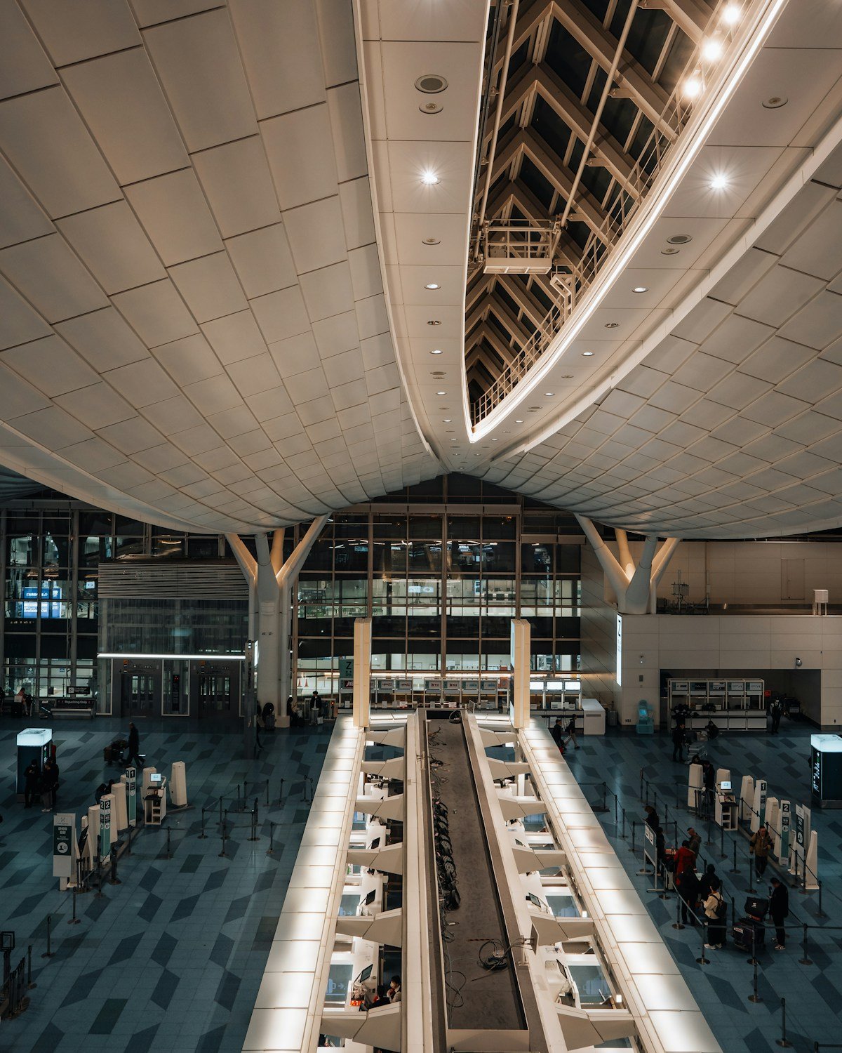 Modern airport terminal interior with geometric ceiling, Japan — Chitose airport transfer guide