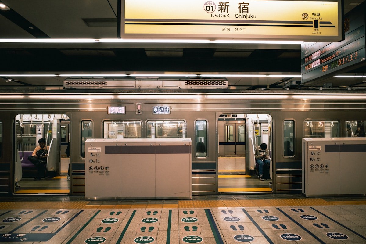 Shinjuku station platform in Tokyo Japan — Suica and IC card guide